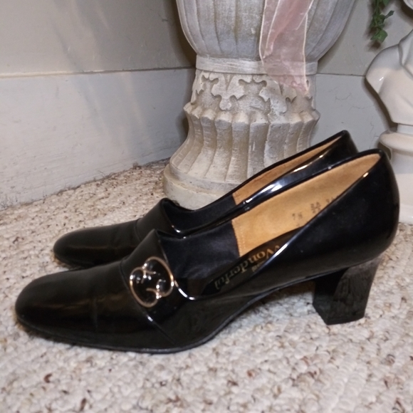 Vintage Miss Wonderful 1960-70's Black Patent Heeled  Loafer Style Pumps - Picture 4 of 16